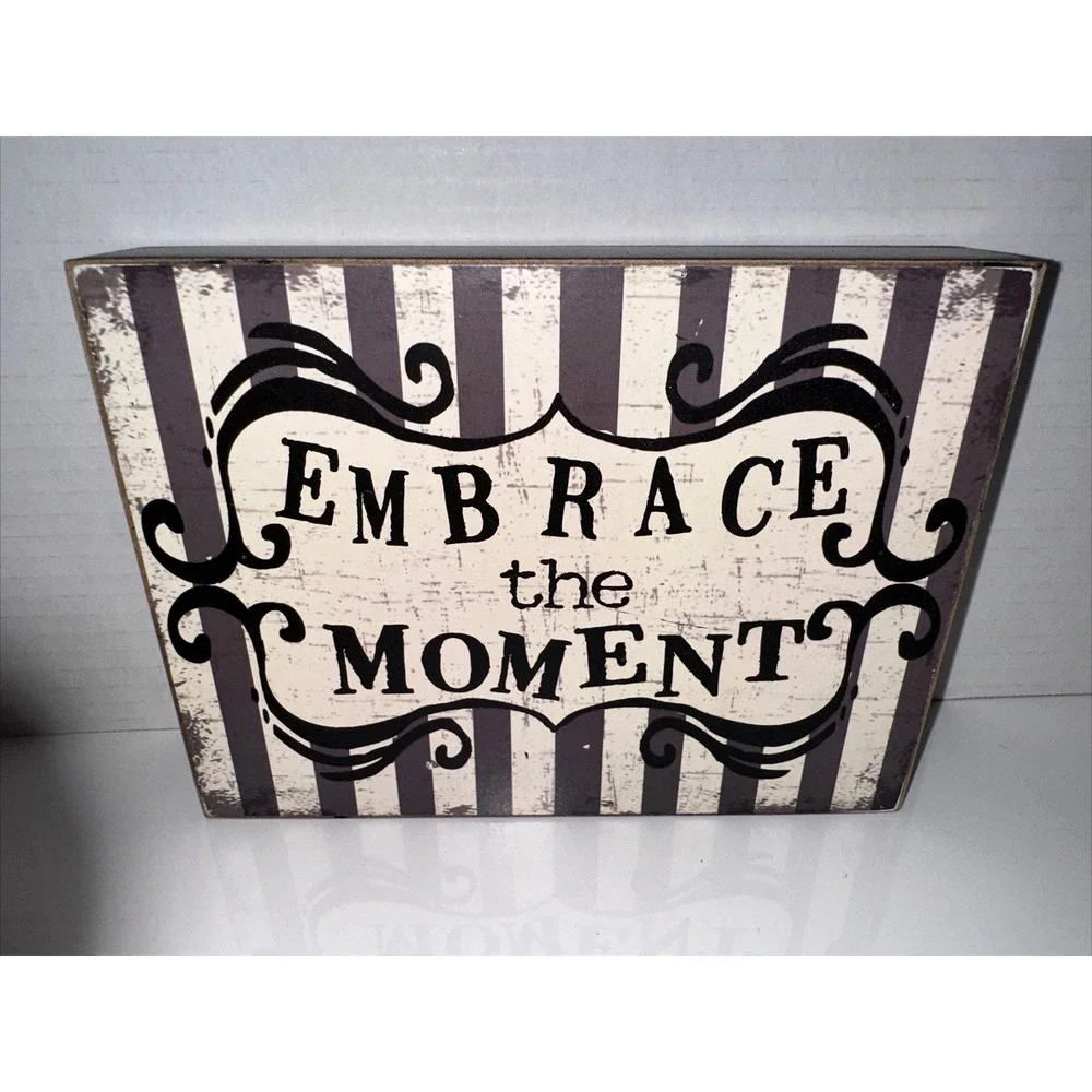 Young's Inc Wooden Sign/Plaque EMBRACE THE MOMENT NEW A38